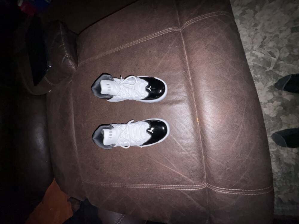 Jordan Max Aura Size 10 Black White Casual Shoes